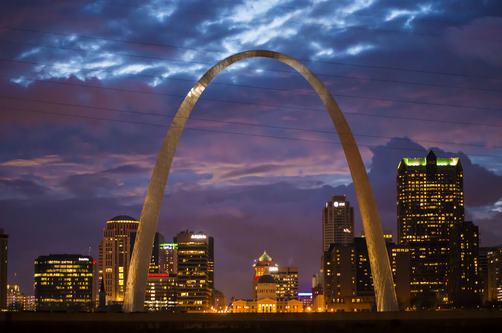 An evening view of the Gateway Arch in St. Louis, Missouri.